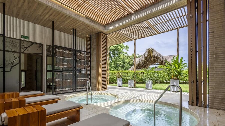 2br 5 Guests Private Balcony and Shared Pool