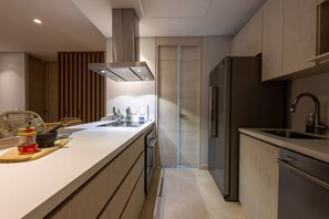 Room - Seaside 3br Retreat w Terrace Beach Access (Cartagena)