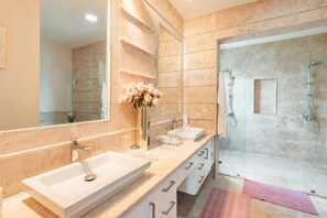 5 bedrooms - Villa w Maid Cook at Punta Cana Resort (Punta Cana)