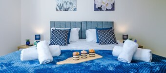 Spacious Home Ideal for Professionals Sleeps 8
