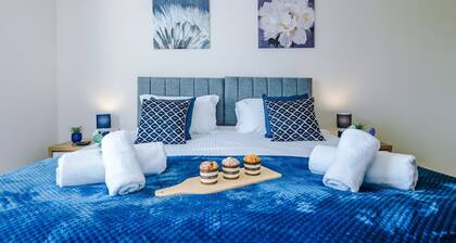 Spacious Home Ideal for Professionals Sleeps 8
