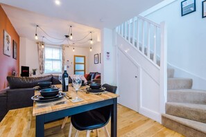 House | 2 bedrooms - Stunning Home Perfect for Groups Free Parking (Chester)