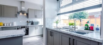 Pristine Home With Parking Ideal for Contractors
