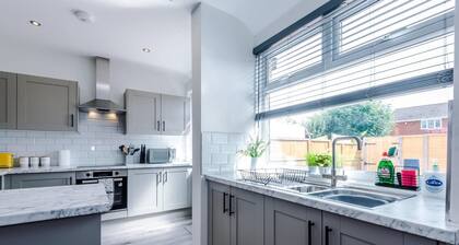 Pristine Home With Parking Ideal for Contractors