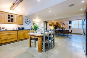 House | 4 bedrooms - Luxurious Private Home w Hot Tub Log Burner (Carnforth)