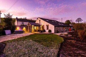 Apartment | 4 bedrooms - Luxurious Private Home w Hot Tub Log Burner (Carnforth)
