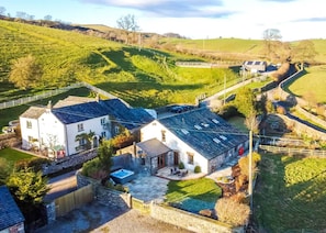 House | 4 bedrooms - Luxurious Private Home w Hot Tub Log Burner (Carnforth)