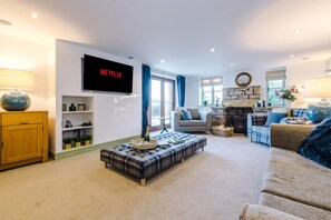 Apartment | 4 bedrooms - Luxurious Private Home w Hot Tub Log Burner (Carnforth)
