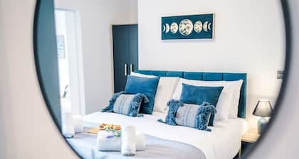 Stunning 3-bed House Amazing Location Sleeps 5