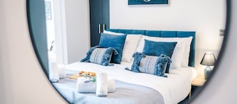 Stunning 3-bed House Amazing Location Sleeps 5