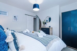 House | 2 bedrooms - NEW Stylish Home City Centre Location Sleeps 6 (Chester)