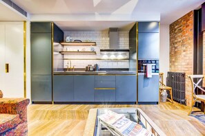 House - Pristine Studio Incredible Location Long Stays (London)