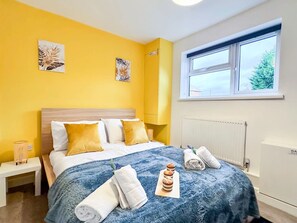 House - NEW Spacious Apartment Ideal for Business Work (Crewe)