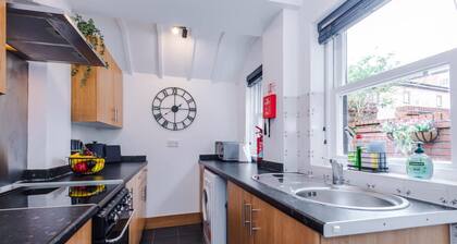 NEW Stylish City Centre Home Great Location