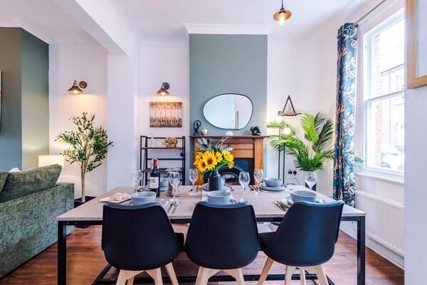 New Stylish City Centre Home Great Location - Chester