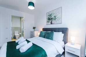 House - NEW Stylish Apartment Amazing Location Sleeps 4 (Manchester)