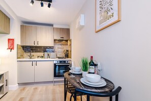 House | 1 bedroom - NEW Stunning Studio in the City-centre Sleeps 2 (Chester)