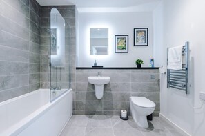 House - NEW Pristine 2-bed Flat Great Location Sleeps 6 (Liverpool)
