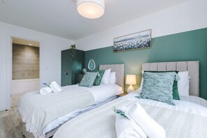 House - NEW Pristine 2-bed Flat Great Location Sleeps 6 (Liverpool)