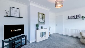 House - NEW Stunning Bungalow Ideal for Groups Parking (Wrexham)