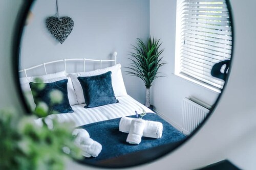 NEW Stunning Bungalow Ideal for Groups Parking