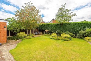 House | 3 bedrooms - NEW Stunning Bungalow Ideal for Groups Parking (Wrexham)