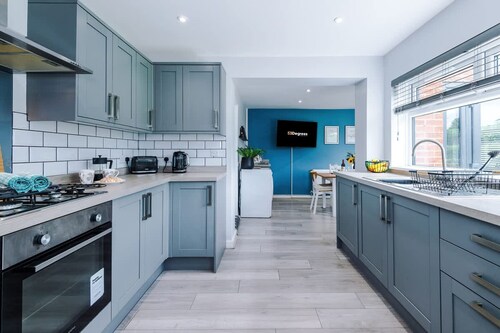 NEW Stunning Bungalow Ideal for Groups Parking