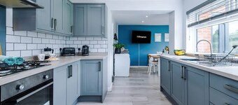 NEW Stunning Bungalow Ideal for Groups Parking