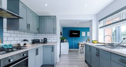 NEW Stunning Bungalow Ideal for Groups Parking