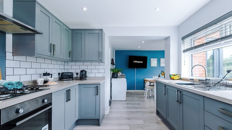 NEW Stunning Bungalow Ideal for Groups Parking
