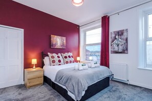 House - Charming Home Perfectly Located in Chester (Chester)