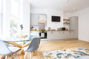 Apartment - NEW Spacious Flat Ideal for Business Sleeps 4 (Manchester)