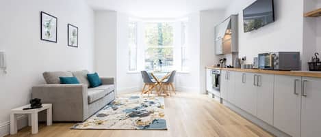 House | 1 bedroom, desk, soundproofing