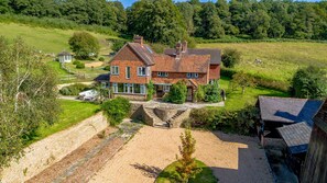 House - Incredible Countryside Getaway With Tennis Court (Godalming)