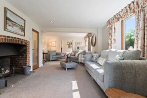 House | 5 bedrooms - Incredible Countryside Getaway With Tennis Court (Godalming)