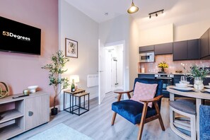House - NEW Modern 1-bed Flat Great Location Sleeps 4 (Chester)