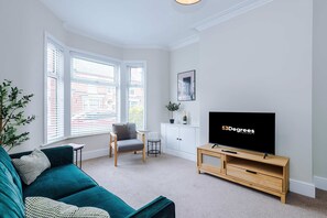 House | 4 bedrooms, Internet - Spacious Home Ideal for Professionals Sleeps 8 (Crewe)