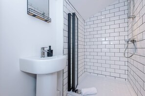 House - Spacious Home Ideal for Professionals Sleeps 8 (Crewe)
