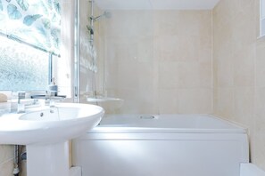 House - NEW Spacious Home Ideal for Groups Free Parking (Newcastle-Under-Lyme)