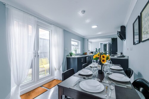 4-bed Townhouse Sleeps 10 With Games Room