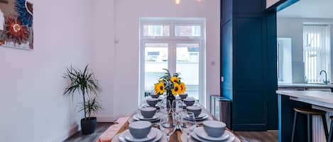 House | 3 bedrooms, desk, Internet