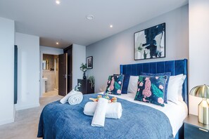 Hus | 2 soverom, skrivebord og internett