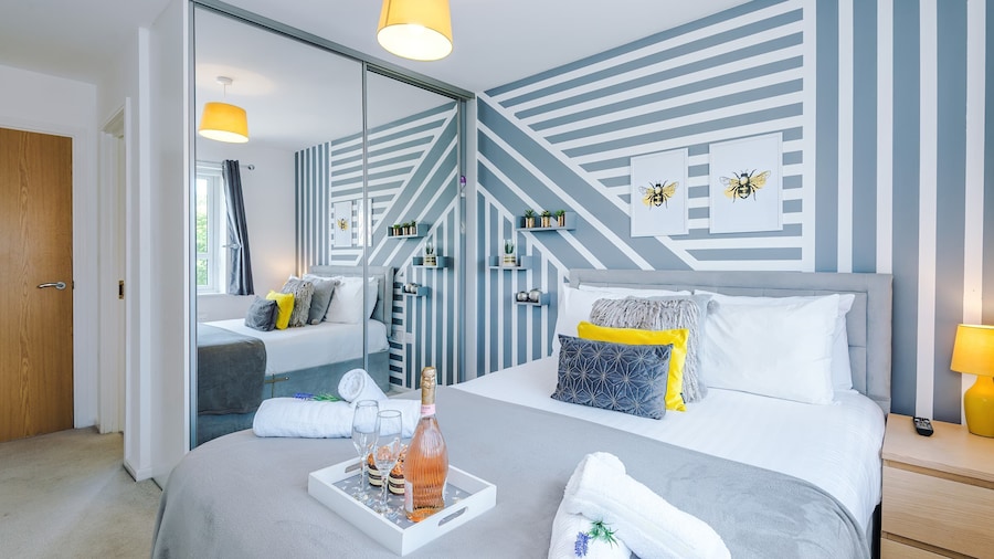 Perfect Riverside Home in Manchester Free Parking