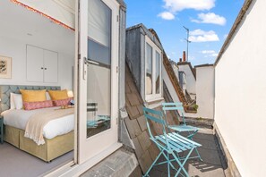 House - Chic 2BR Duplex Home W London With Private Patio (London)
