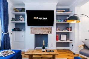 House | 3 bedrooms, desk, Internet - Cozy 3-bed Home Perfect for Business Groups (Leek)