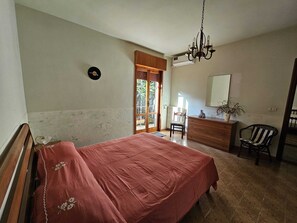 2 dormitorios, escritorio, tabla de planchar con plancha y wifi gratis