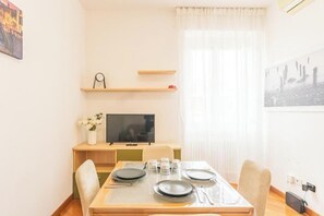Dining - AP1 - Elegant and Cozy Apartment in the Heart of Milan (Milano)