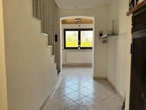 Interior - Country House 'Haus der Monteure' with Private Terrace, Garden, and Wi-Fi (Stadtbergen)