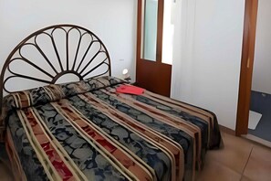 Camera Standard con letto matrimoniale o 2 letti singoli | Una scrivania