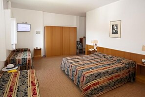 Standard Quadruple Room - Hotel Santa Caterina (Marina di Campo)